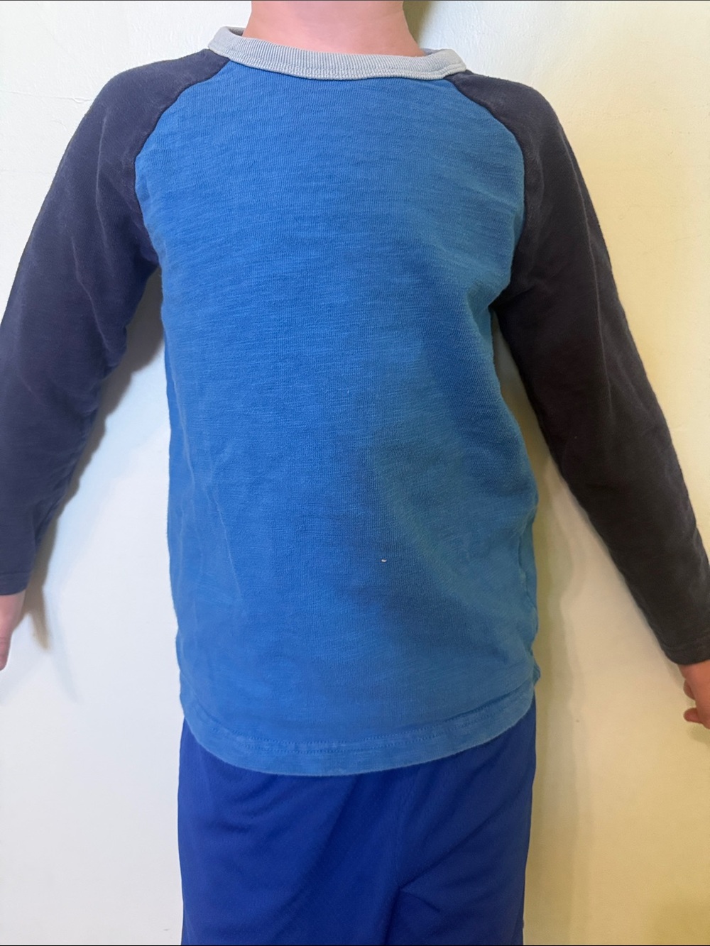 Boden Blue & Navy Raglan Long-Sleeve Kids Shirt